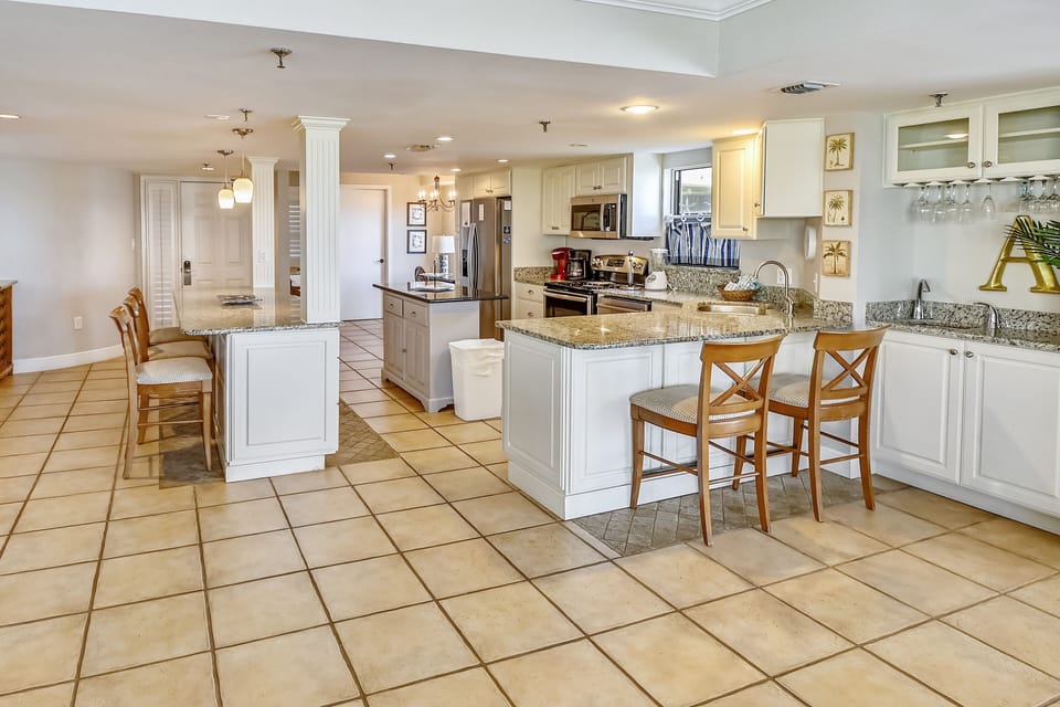 Condo, 3 Bedrooms | Private kitchen | Fridge, microwave, oven, dishwasher