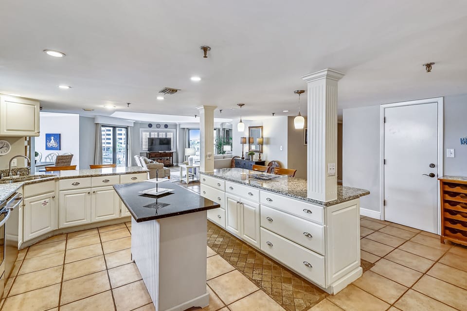 Condo, 3 Bedrooms | Private kitchen | Fridge, microwave, oven, dishwasher
