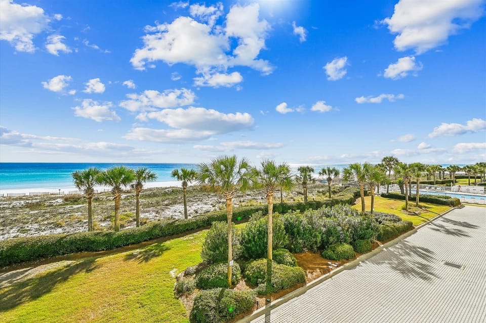 Condo, 3 Bedrooms | Property grounds