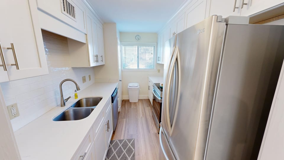 Townhome, 3 Bedrooms | Private kitchen | Fridge, oven, coffee/tea maker, toaster