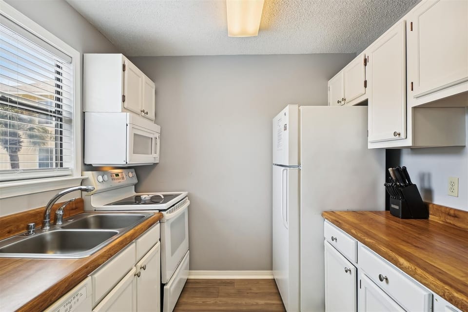 Condo, 2 Bedrooms | Private kitchen | Fridge, microwave, oven, dishwasher