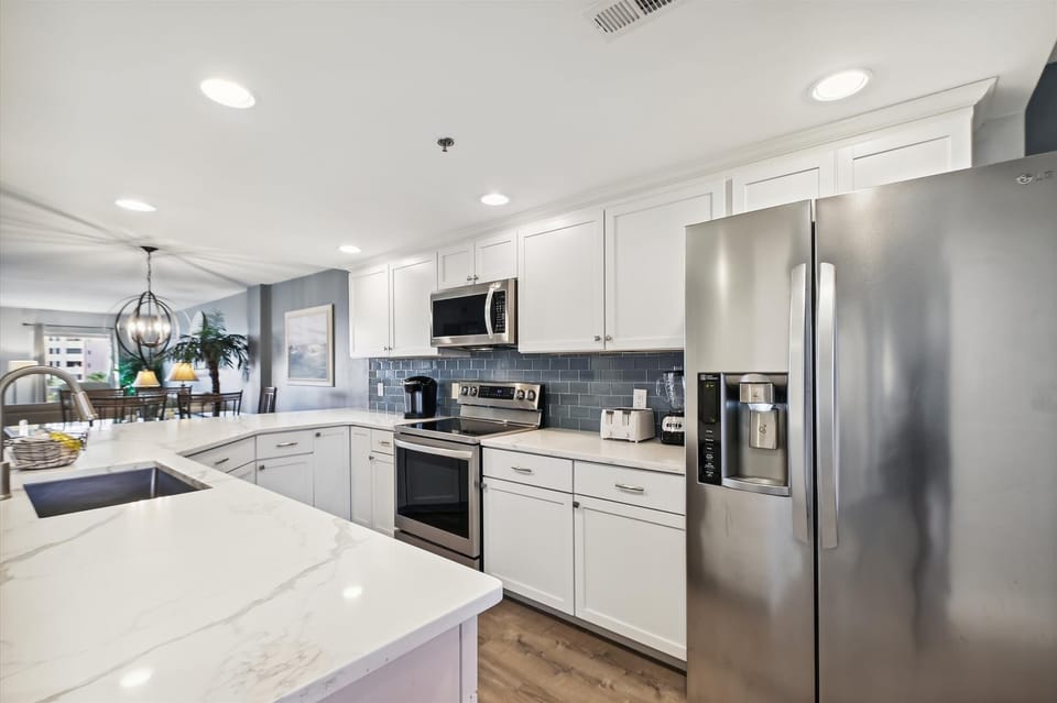 Condo, 2 Bedrooms | Private kitchen | Fridge, microwave, oven, dishwasher