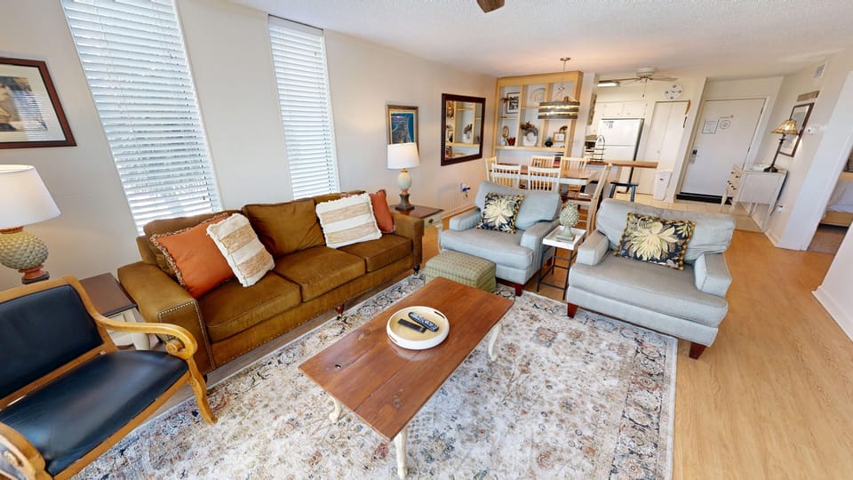 Condo, 2 Bedrooms | Living area