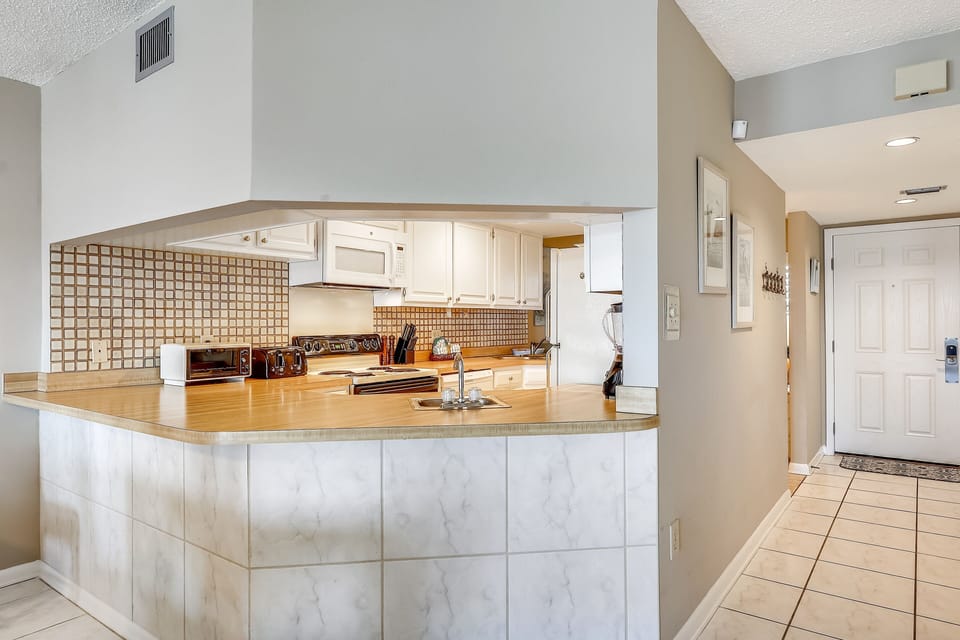 Condo, 2 Bedrooms | Private kitchen | Fridge, microwave, oven, dishwasher
