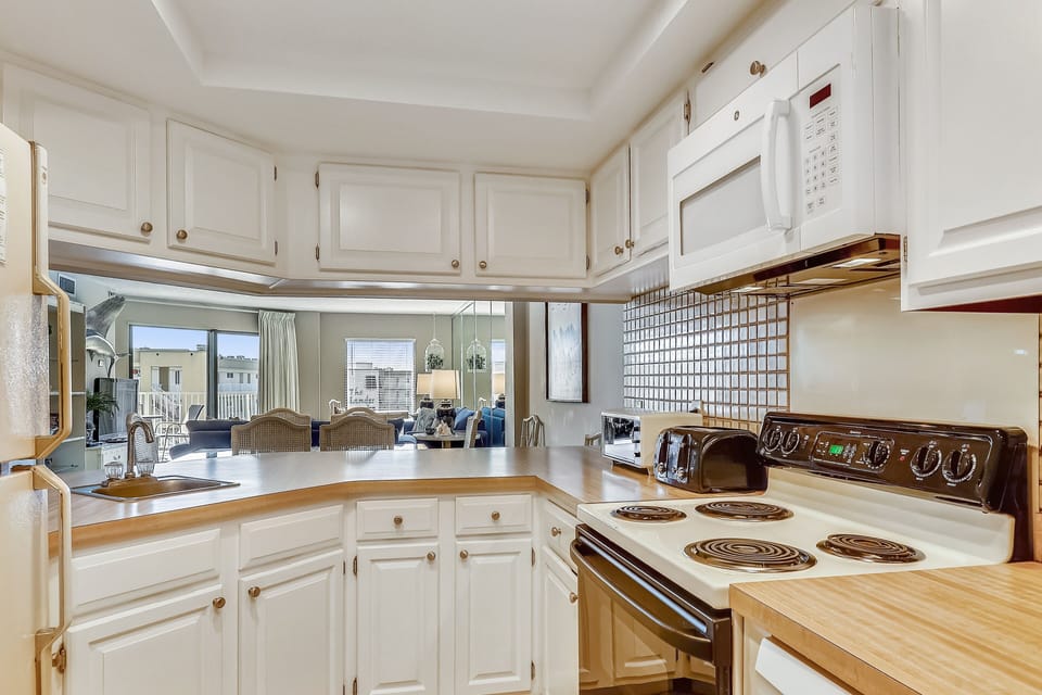 Condo, 2 Bedrooms | Private kitchen | Fridge, microwave, oven, dishwasher