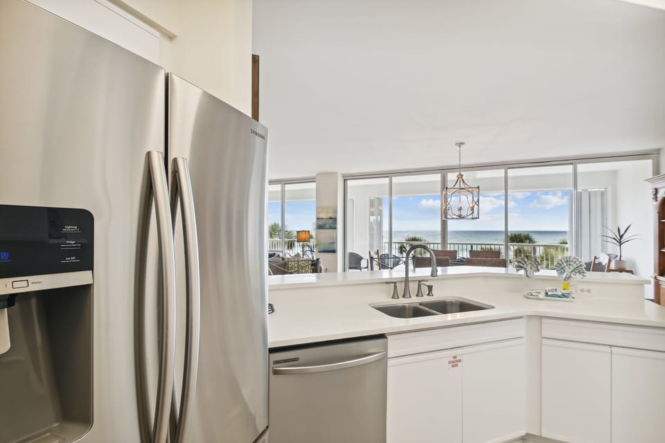 Condo, 3 Bedrooms | Private kitchen | Coffee/tea maker, fridge, oven, toaster