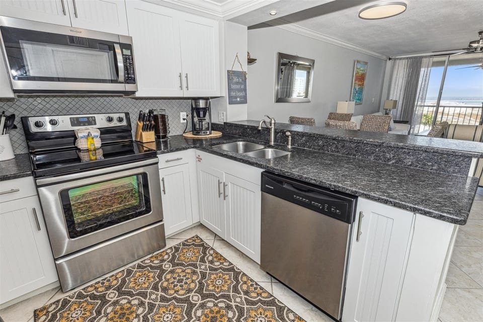 Condo, 2 Bedrooms | Private kitchen | Coffee/tea maker, fridge, microwave, oven