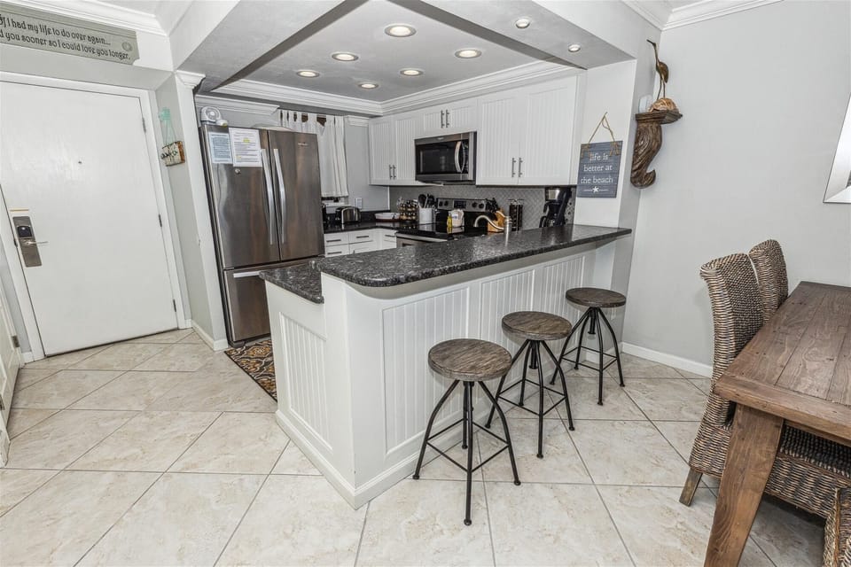 Condo, 2 Bedrooms | Private kitchen | Coffee/tea maker, fridge, microwave, oven