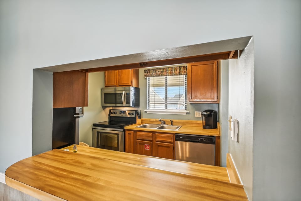 Condo, 2 Bedrooms | Private kitchen | Fridge, microwave, oven, dishwasher