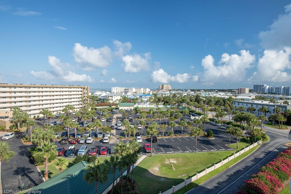 Condo, 2 Bedrooms | Property grounds