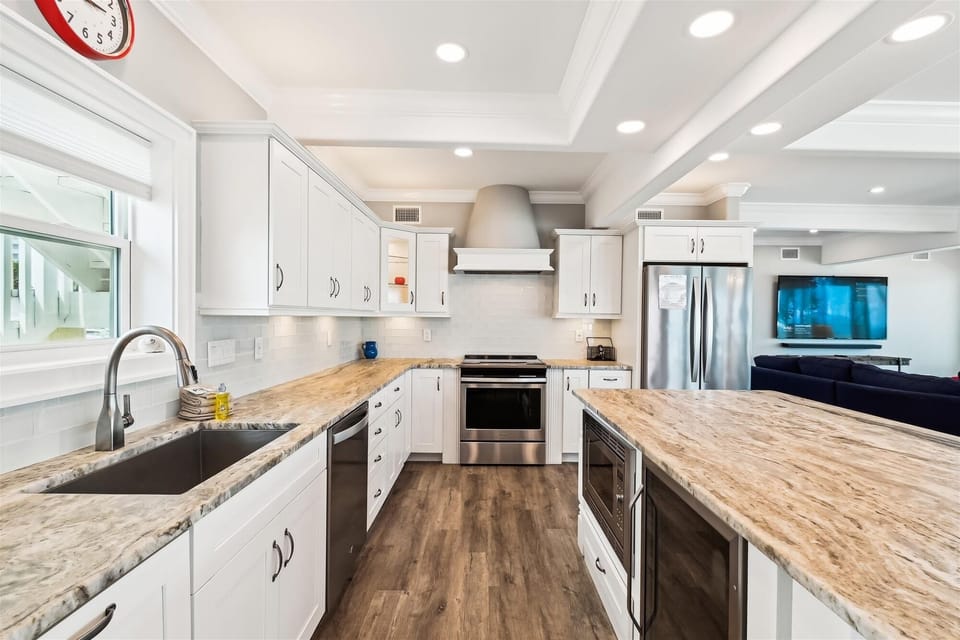 Condo, 3 Bedrooms | Private kitchen | Fridge, microwave, oven, dishwasher