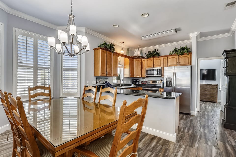 House, 3 Bedrooms | Private kitchen | Fridge, oven, coffee/tea maker, toaster