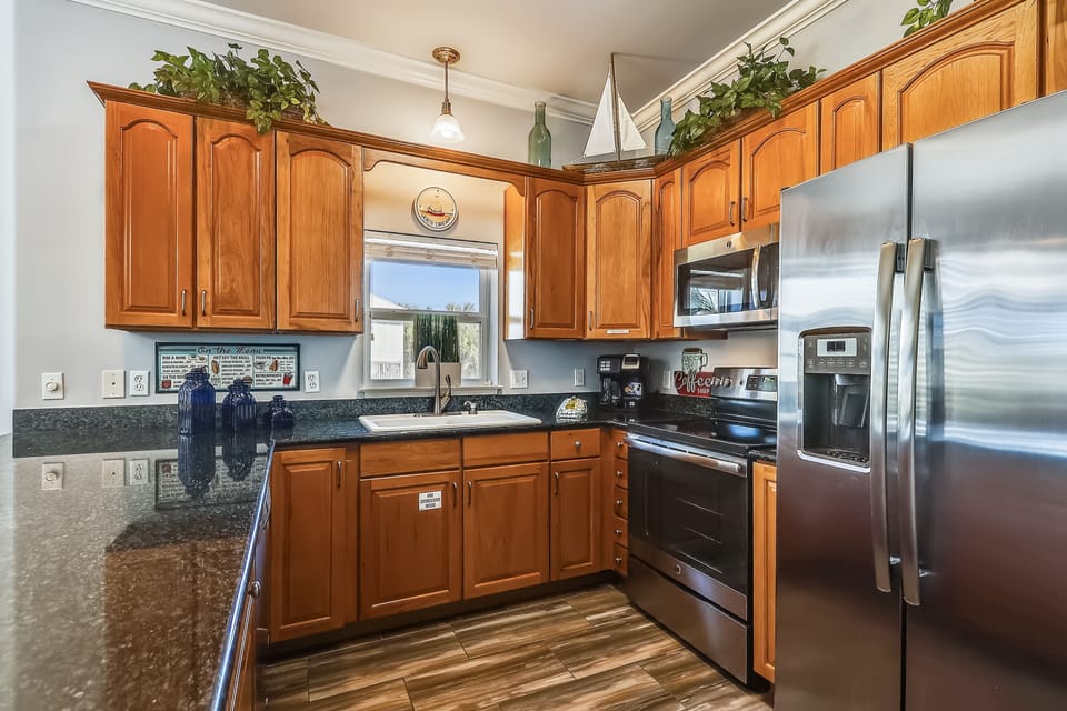 House, 3 Bedrooms | Private kitchen | Fridge, oven, coffee/tea maker, toaster