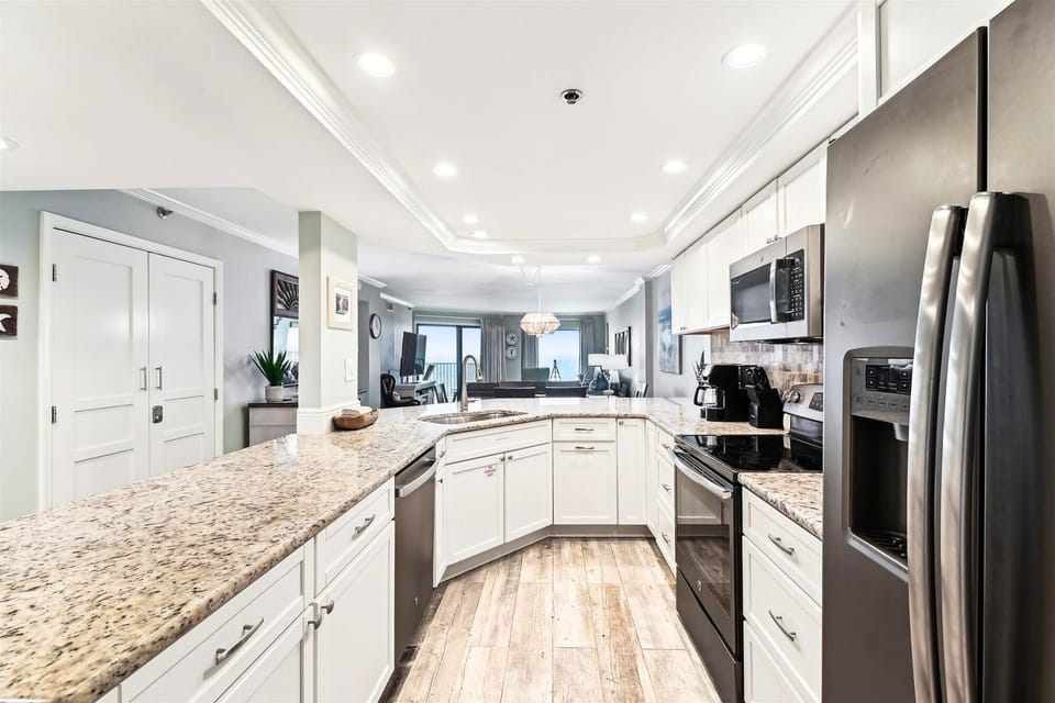Condo, 3 Bedrooms | Private kitchen | Coffee/tea maker, fridge, microwave, oven