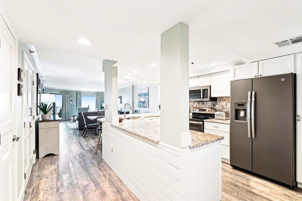 Condo, 3 Bedrooms | Private kitchen | Fridge, microwave, oven, dishwasher