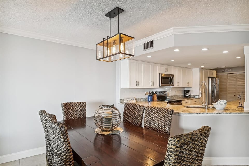Condo, 2 Bedrooms | Dining