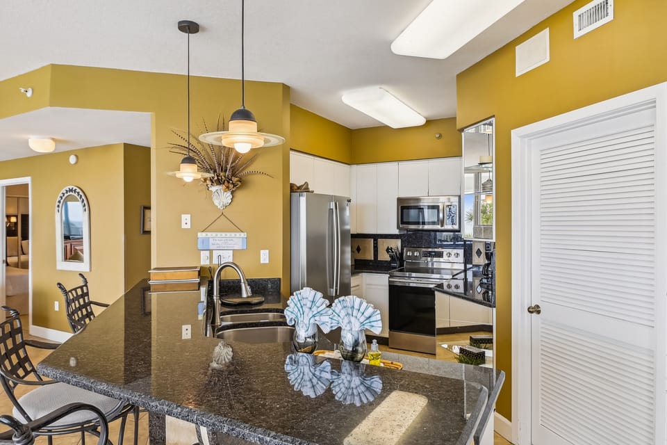 Condo, 3 Bedrooms | Private kitchen | Coffee/tea maker, fridge, microwave, oven