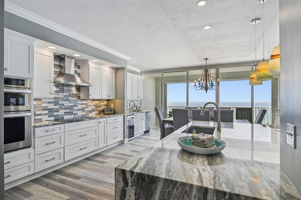 Condo, 3 Bedrooms | Private kitchen | Coffee/tea maker, fridge, microwave, oven