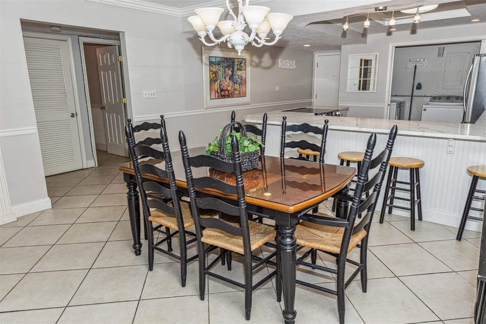 Condo, 2 Bedrooms | Dining