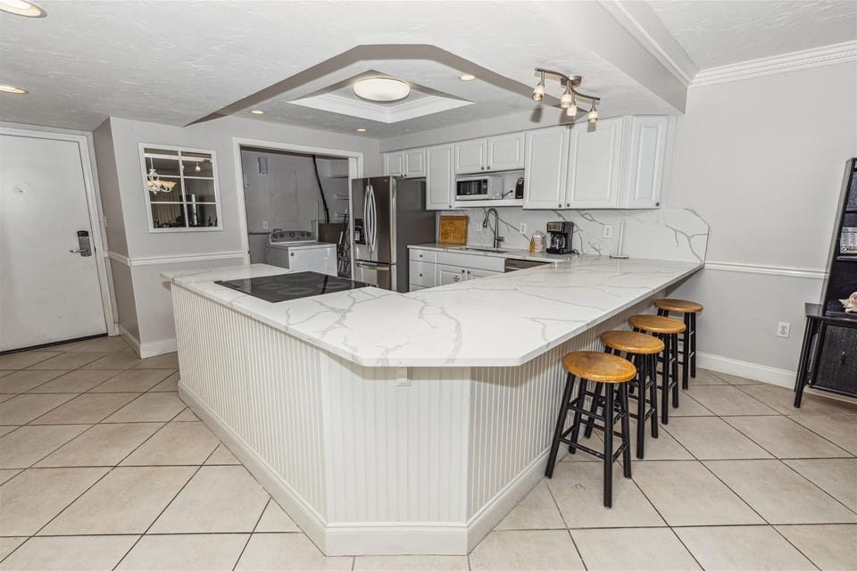 Condo, 2 Bedrooms | Private kitchen | Fridge, microwave, oven, dishwasher