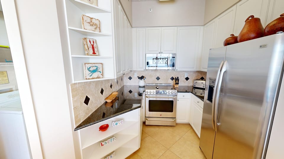 Condo, 3 Bedrooms | Private kitchen | Fridge, microwave, oven, dishwasher
