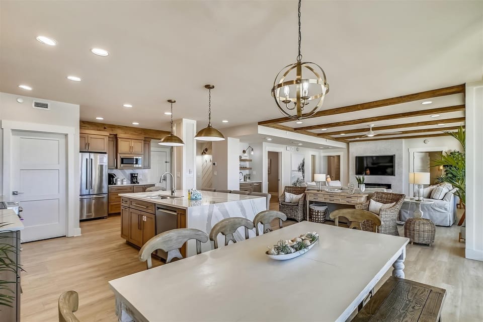 Condo, 3 Bedrooms | Dining
