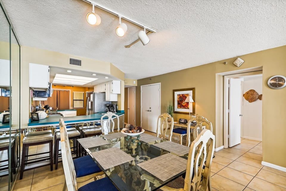Condo, 2 Bedrooms | Interior