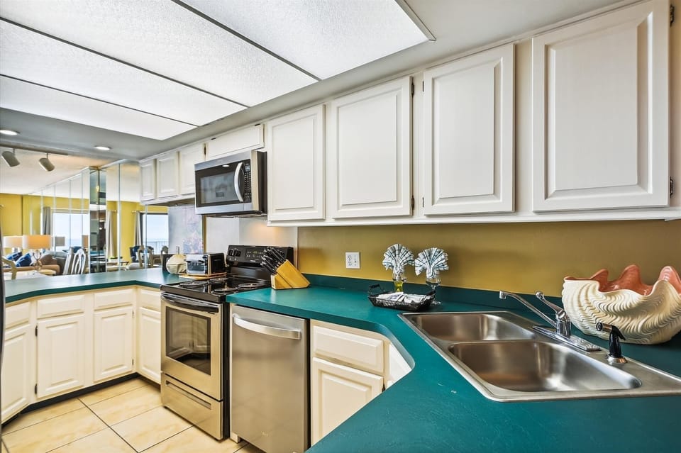 Condo, 2 Bedrooms | Private kitchen | Fridge, microwave, oven, dishwasher