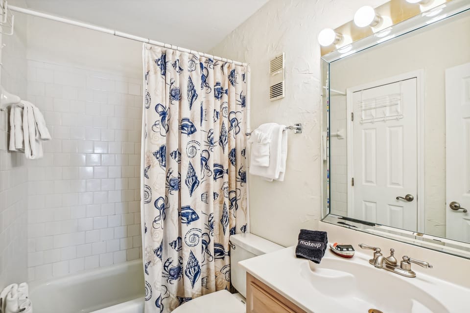 Holiday Surf & Racquet 614 2 Bedroom Condo by RedAwning Apartment in Destin