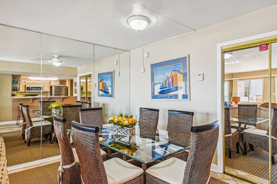 Condo, 2 Bedrooms | Dining