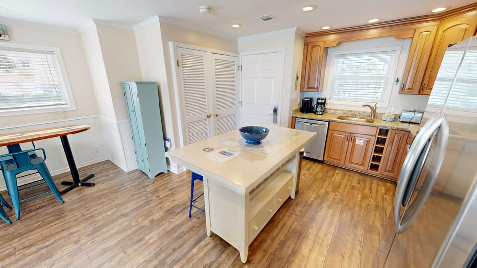 Condo, 1 Bedroom | Private kitchen | Fridge, microwave, oven, dishwasher