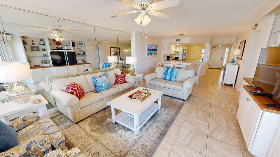 Condo, 2 Bedrooms | Living area