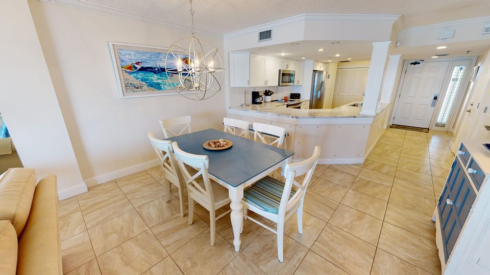 Condo, 2 Bedrooms | Dining
