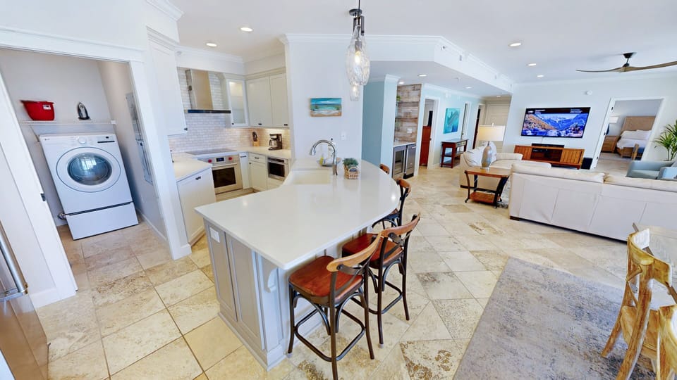 Condo, 3 Bedrooms | Interior