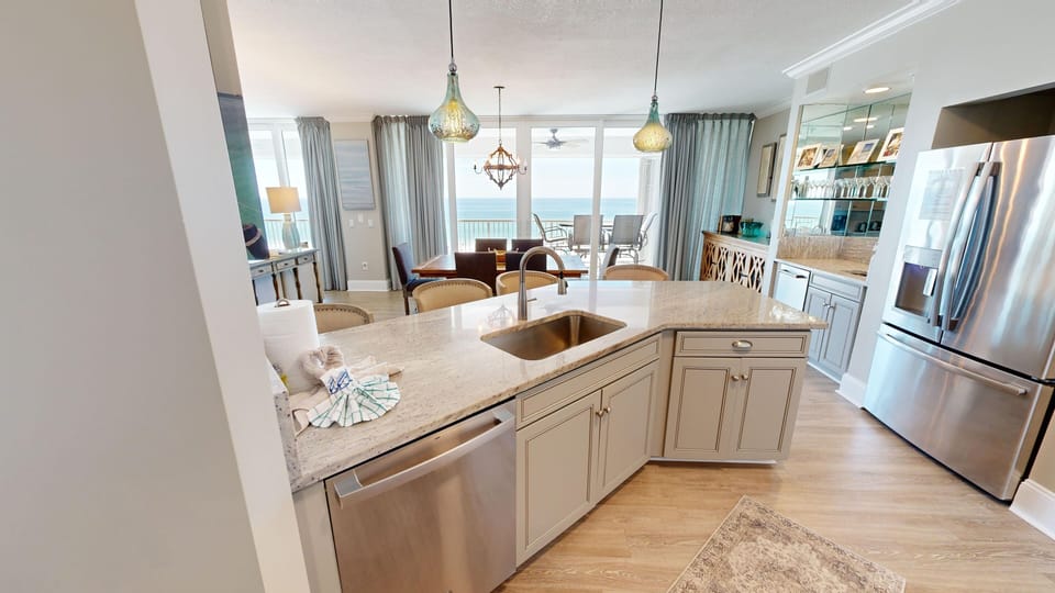 Condo, 3 Bedrooms | Private kitchen | Fridge, microwave, oven, dishwasher