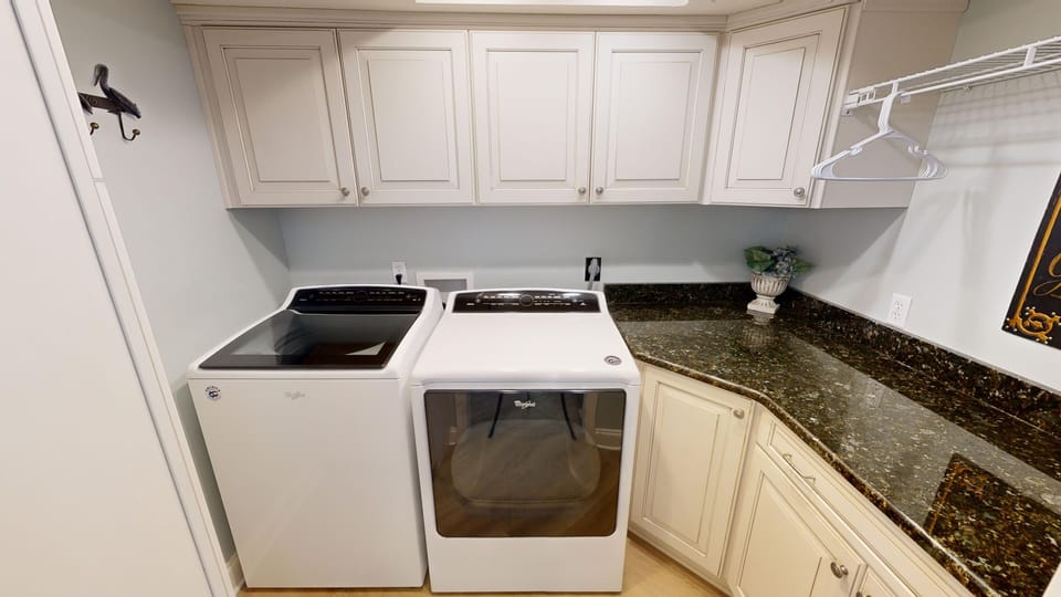 Condo, 3 Bedrooms | Private kitchen | Coffee/tea maker, fridge, microwave, oven