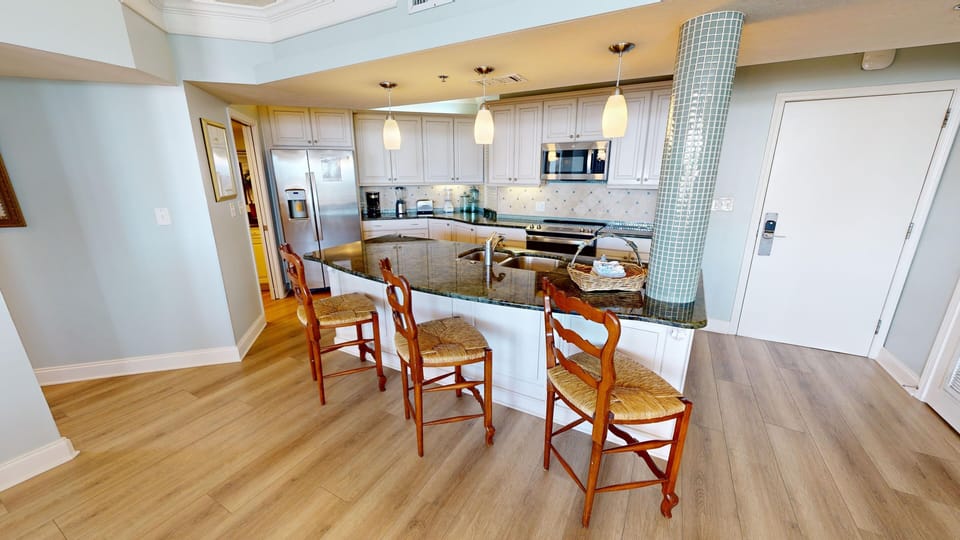 Condo, 3 Bedrooms | Private kitchen | Coffee/tea maker, fridge, microwave, oven