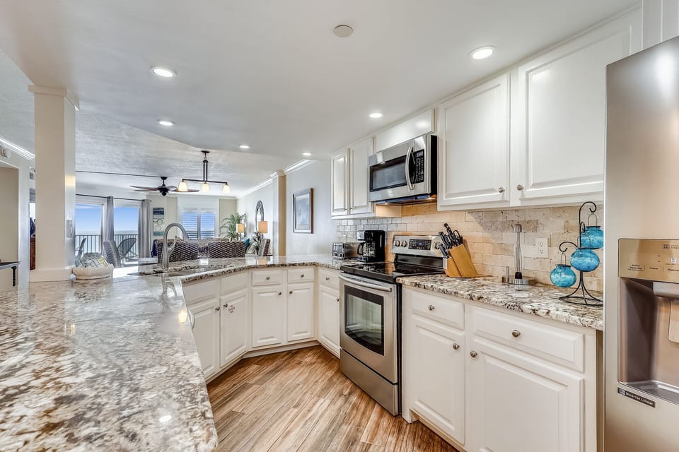 Condo, 2 Bedrooms | Private kitchen | Fridge, microwave, oven, dishwasher