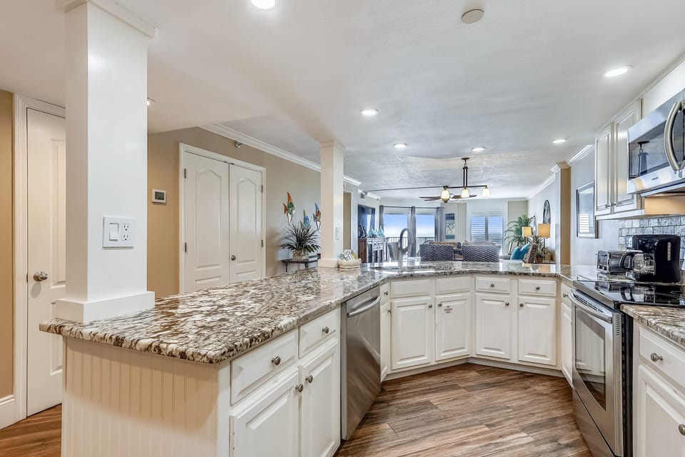 Condo, 2 Bedrooms | Private kitchen | Fridge, microwave, oven, dishwasher