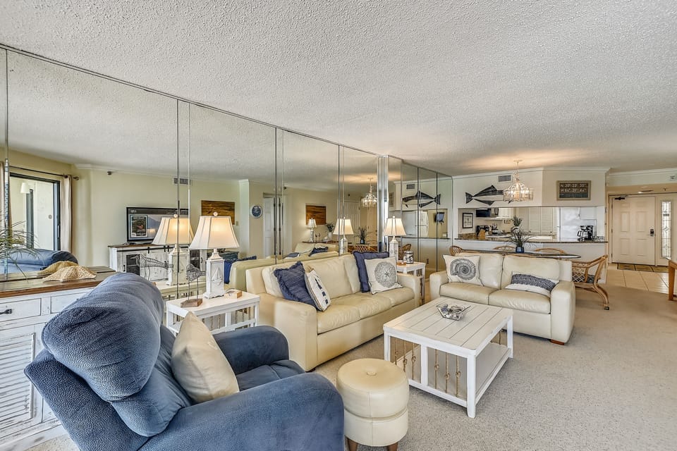Condo, 2 Bedrooms | Living room | 30-inch TV with cable channels