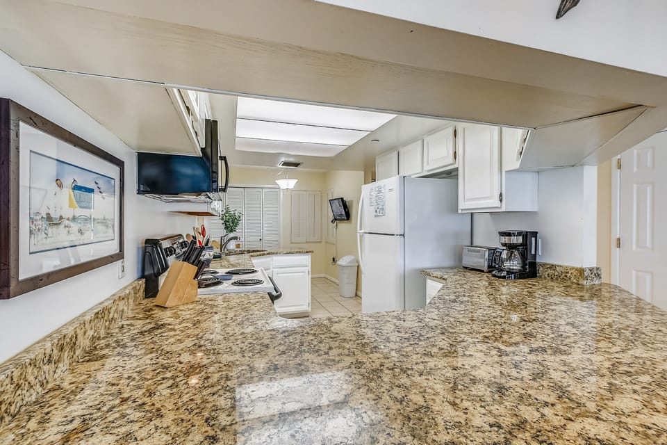 Condo, 2 Bedrooms | Living room | 30-inch TV with cable channels