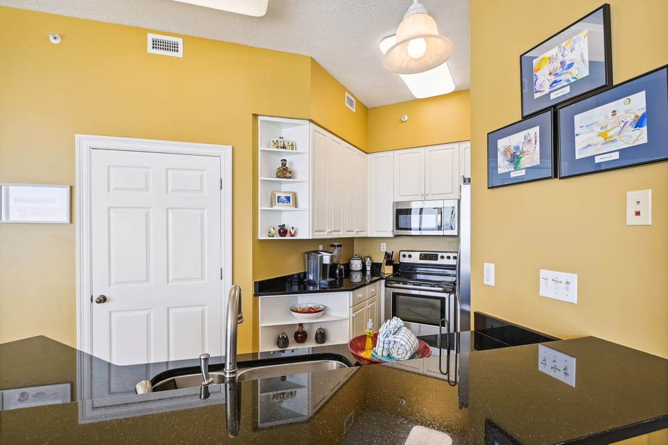 Condo, 3 Bedrooms | Private kitchen | Coffee/tea maker, fridge, microwave, oven