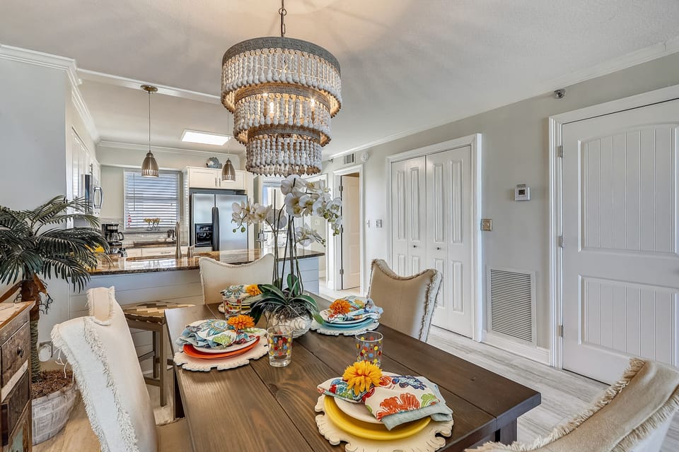 Condo, 2 Bedrooms | Dining