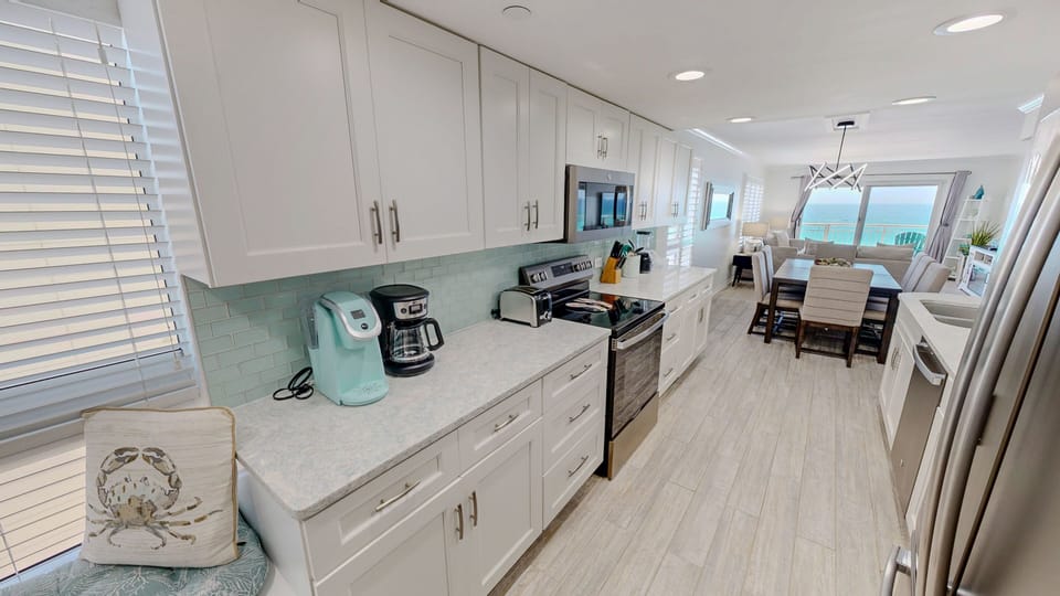 Condo, 2 Bedrooms | Private kitchen | Fridge, microwave, oven, dishwasher
