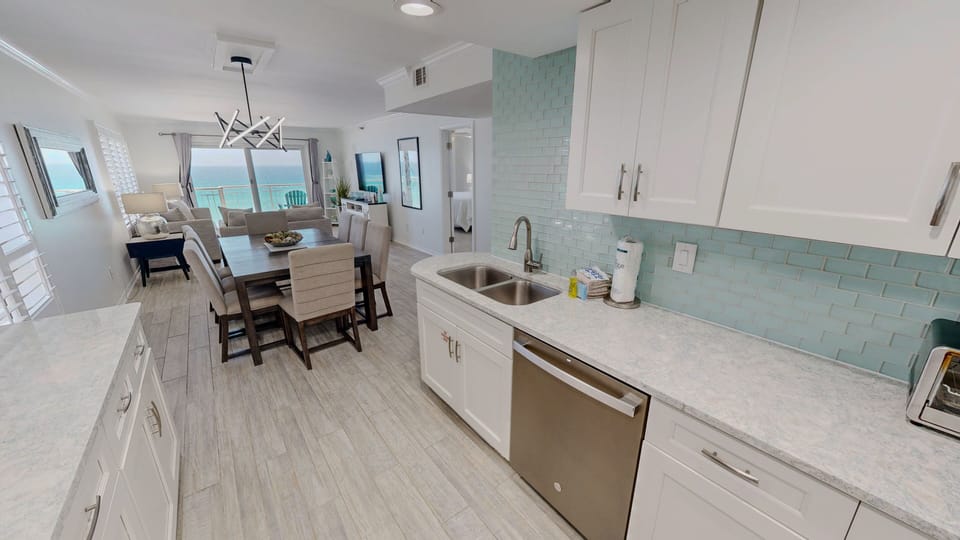 Condo, 2 Bedrooms | Dining
