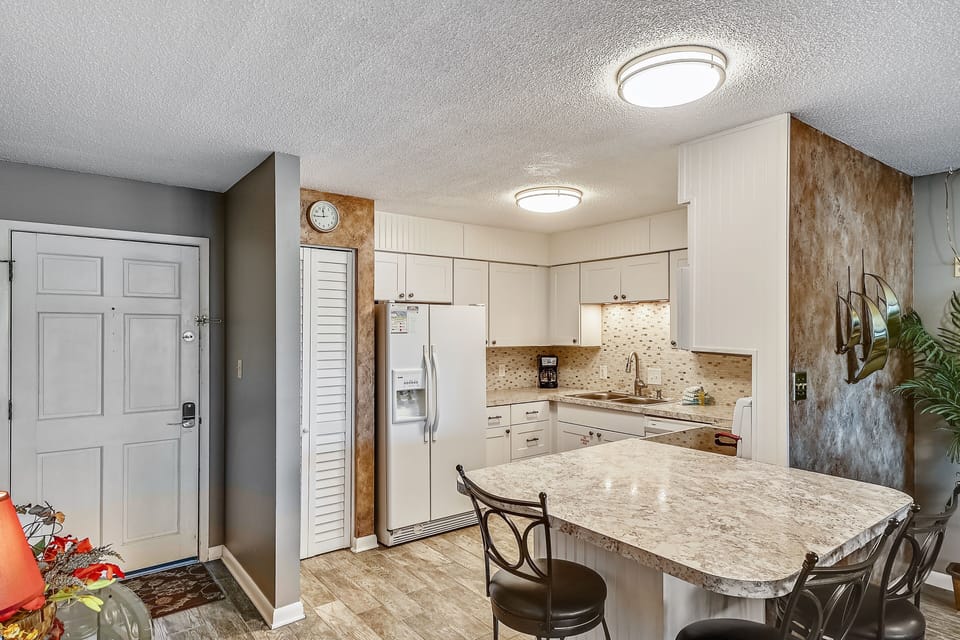 Condo, 2 Bedrooms | Private kitchen | Fridge, oven, coffee/tea maker, toaster