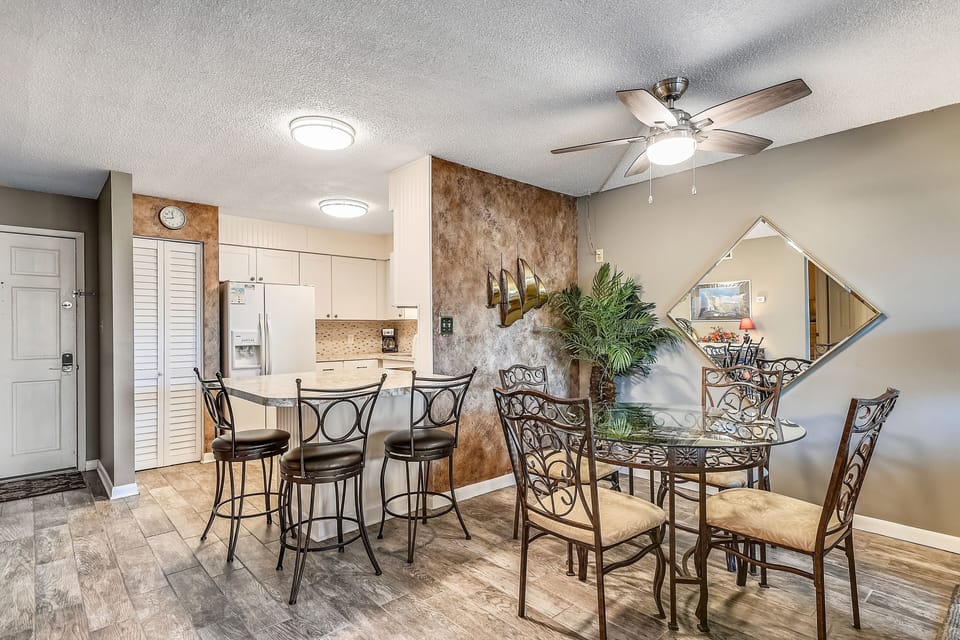 Condo, 2 Bedrooms | Private kitchen | Fridge, oven, coffee/tea maker, toaster
