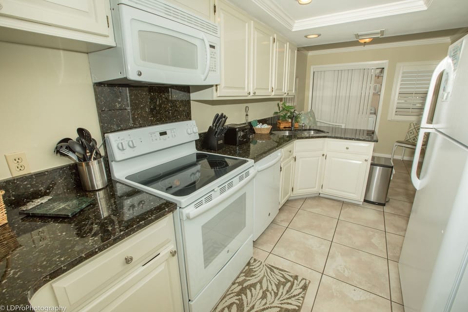 Condo, 2 Bedrooms | Private kitchen | Fridge, microwave, oven, dishwasher