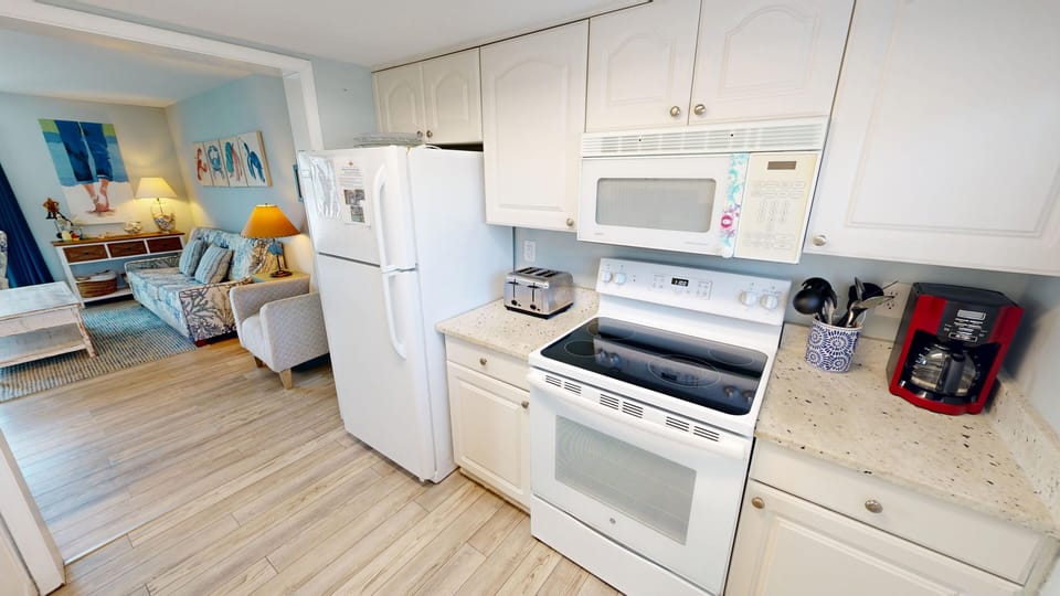Townhome, 2 Bedrooms | Private kitchen | Fridge, microwave, oven, dishwasher