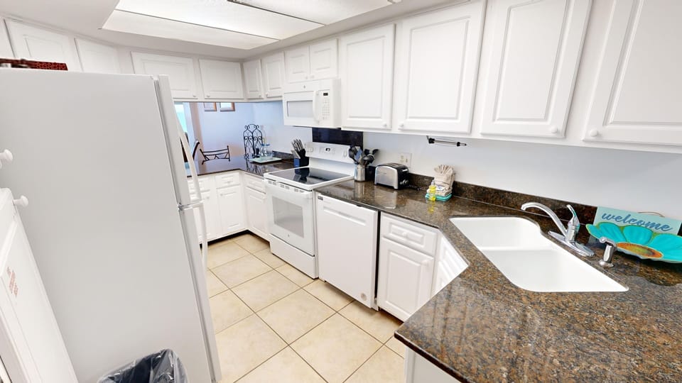 Condo, 2 Bedrooms | Private kitchen | Fridge, microwave, oven, dishwasher